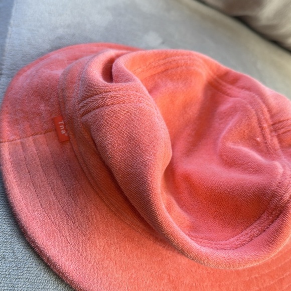 Aritzia TNA Pink Bucket Hat - Picture 7 of 7